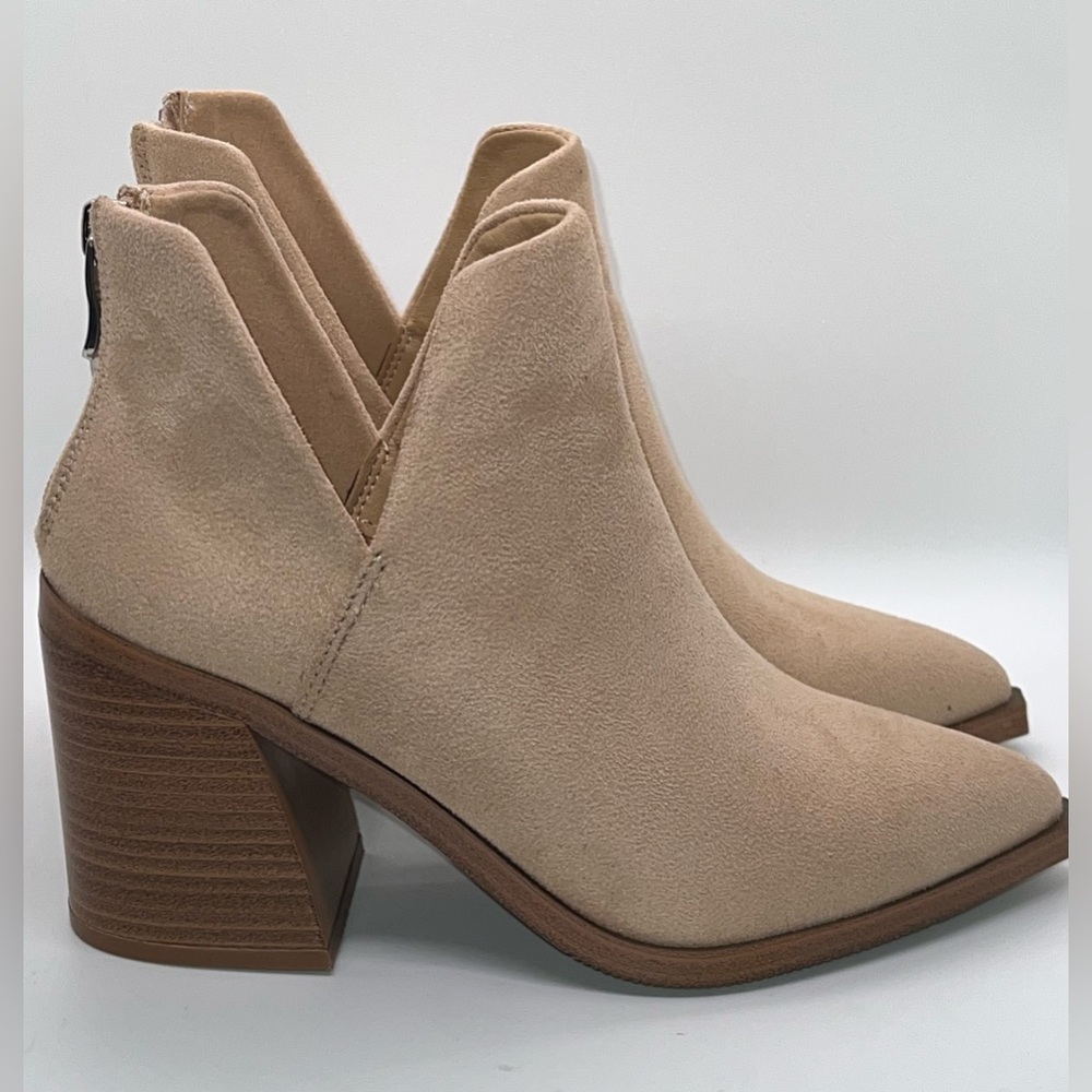 Tan faux suede V-cut pointed-toe ankle boots | Size 5
